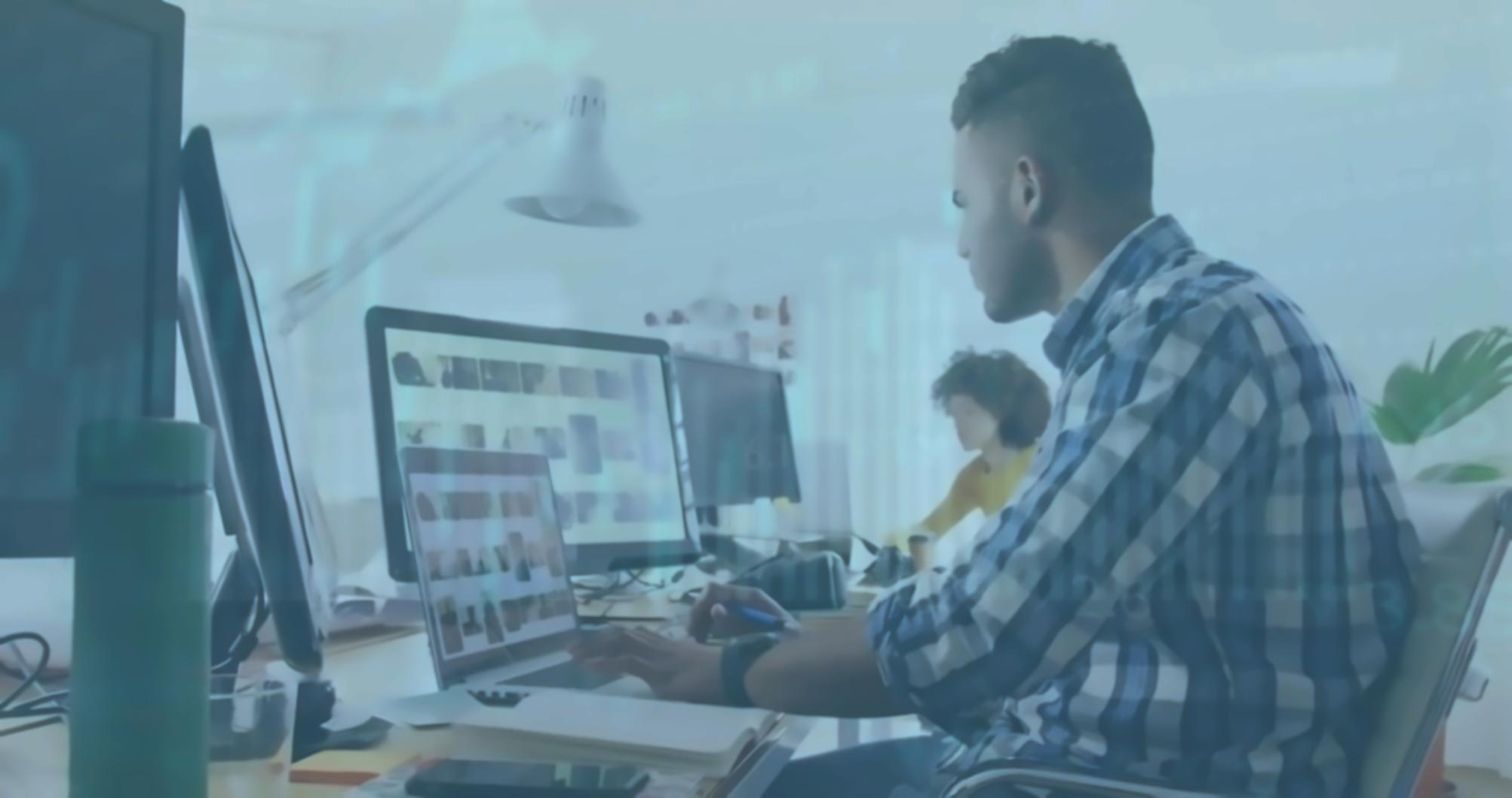 Estudiante trabajando en diseño de juegos 3D