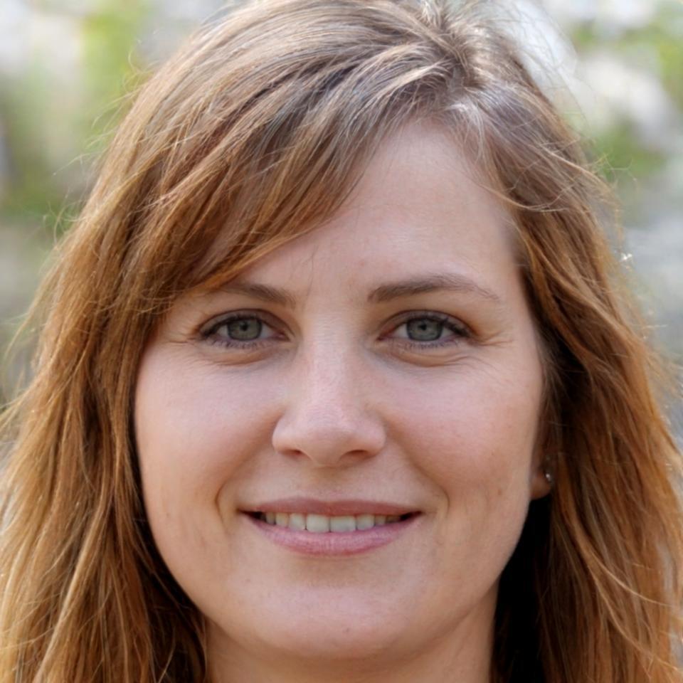 Instructora explicando técnicas de modelado